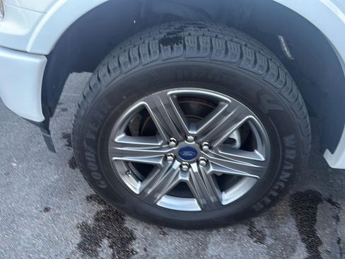 Used 2020 Ford F150 Lariat w/ Equipment Group 502A Luxury image 11