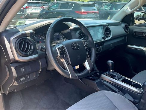 Certified 2021 Toyota Tacoma SR5 AWD/4WD image 8
