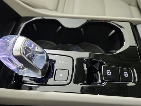 Certified 2026 Volvo XC40 B5 Plus w/ Protection Package Premier AWD/4WD image 17