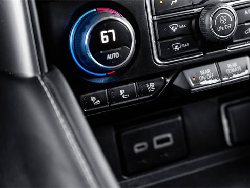 Used 2024 Chevrolet Suburban Premier image 17