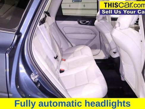 Used 2021 Volvo XC60 T5 Momentum w/ Premium Package FWD image 25