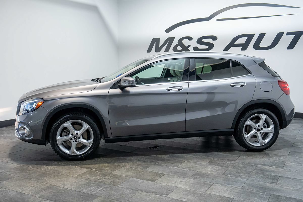 Used 2020 Mercedes-Benz GLA 250 4MATIC w/ Premium Package image 3