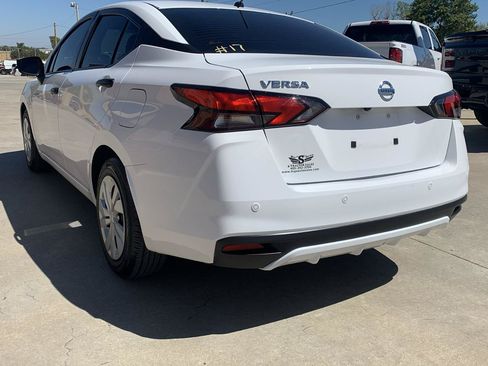 Used 2022 Nissan Versa S FWD image 4