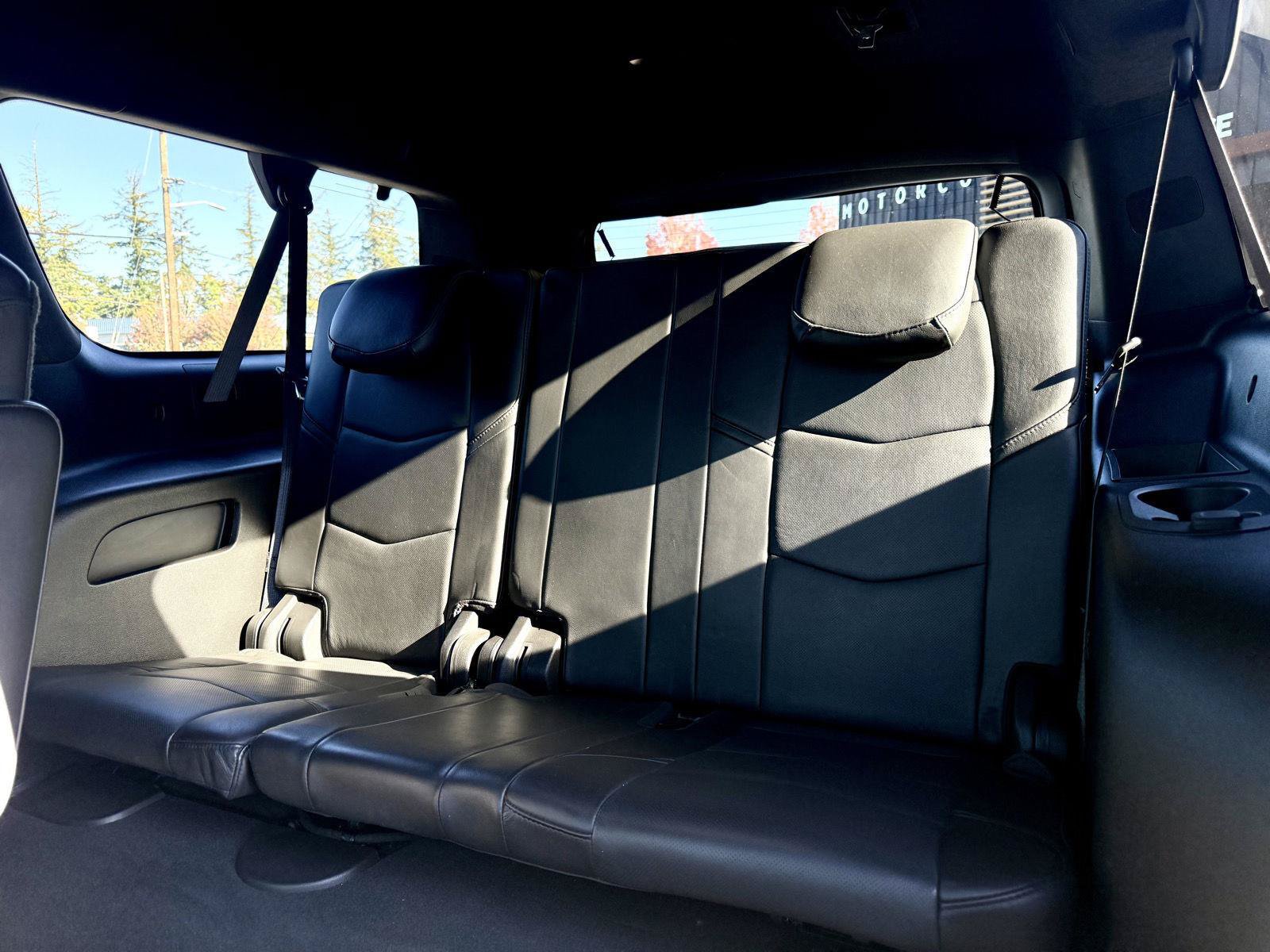 Used 2019 Cadillac Escalade ESV Platinum AWD/4WD image 18