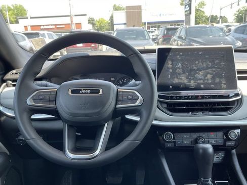Used 2025 Jeep Compass Limited AWD/4WD image 27