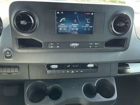Used 2020 Mercedes-Benz Sprinter 2500 image 16