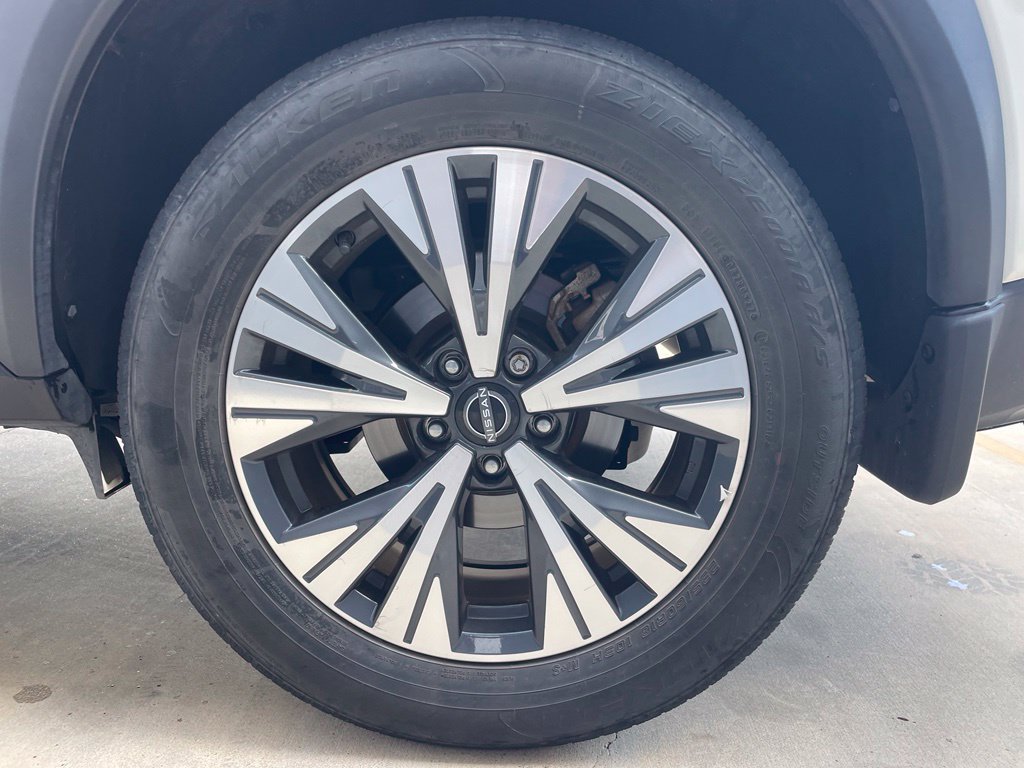 Used 2023 Nissan Rogue SV FWD image 17