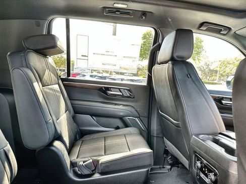 New 2026 Chevrolet Suburban High Country AWD/4WD image 31