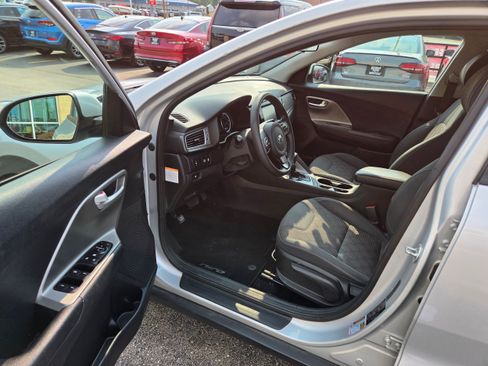 Used 2019 Kia Niro LX FWD image 5