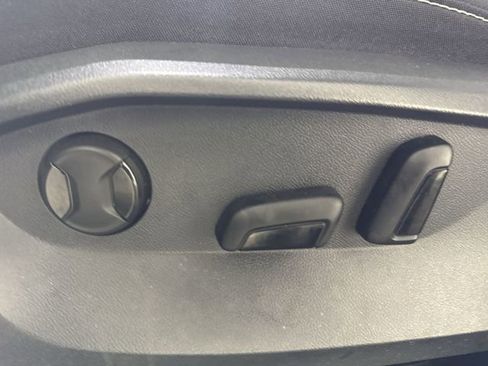 Used 2022 Volkswagen Taos SE image 19