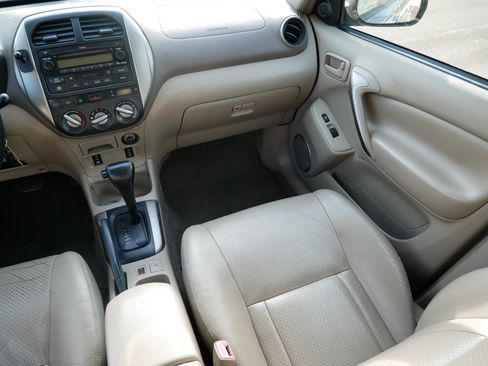 Used 2004 Toyota RAV4 4WD image 11
