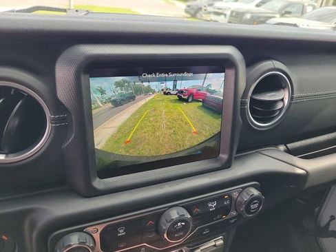 Used 2023 Jeep Wrangler Unlimited Sahara AWD/4WD image 20