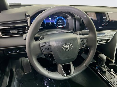 Used 2025 Toyota Camry XSE image 12