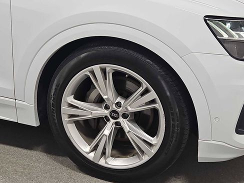 Used 2023 Audi Q8 Prestige AWD/4WD image 11