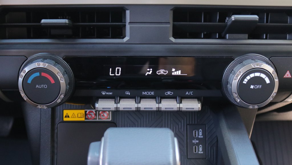 Certified 2025 Toyota Tacoma SR5 AWD/4WD image 23