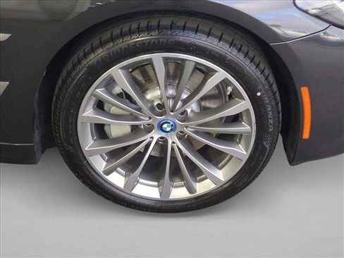 Used 2023 BMW 530e w/ Convenience Package image 25
