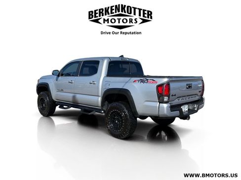 Used 2017 Toyota Tacoma TRD Off-Road image 5