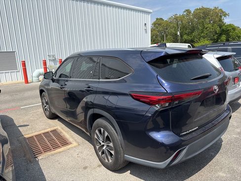 Used 2020 Toyota Highlander XLE FWD image 5