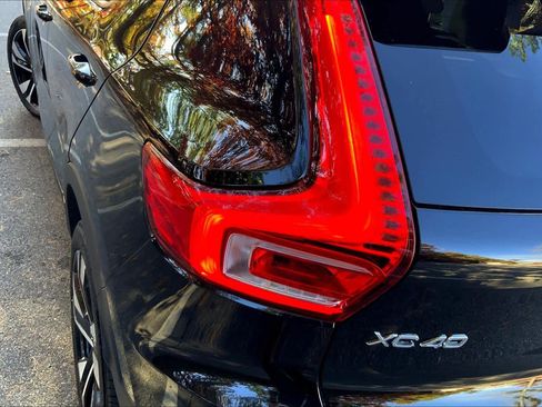 Used 2024 Volvo XC40 B5 Plus w/ Protection Package Premier image 27