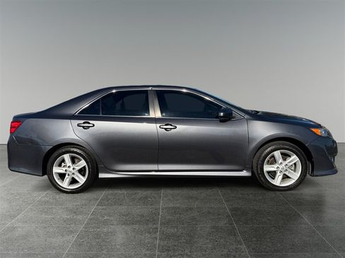 Used 2012 Toyota Camry SE w/ Leather Pkg FWD image 7