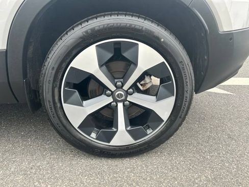 Certified 2025 Volvo XC40 B5 Plus AWD/4WD image 9