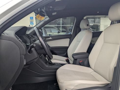 Used 2020 Volkswagen Tiguan SE R-Line FWD image 2