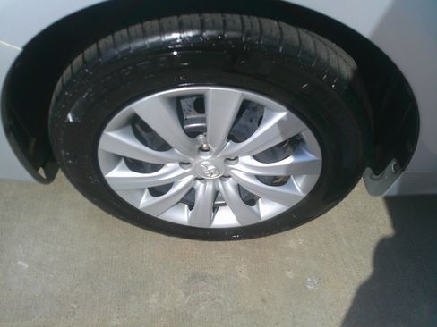 Used 2013 Toyota Corolla LE image 22