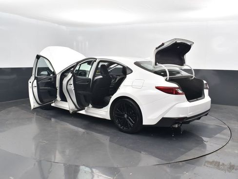 Used 2025 Toyota Camry SE image 56