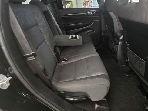 Used 2021 Jeep Grand Cherokee Laredo AWD/4WD image 12