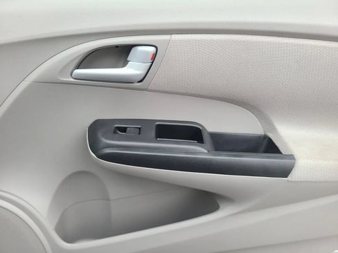 Used 2013 Honda Insight LX image 21