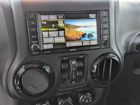 Used 2017 Jeep Wrangler Unlimited Sahara image 24