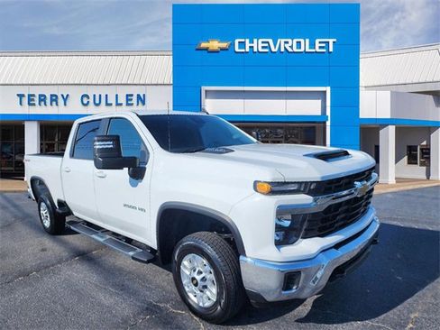Used 2024 Chevrolet Silverado 2500 LT image 1
