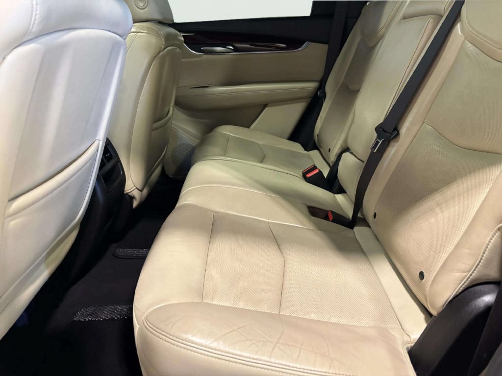 Used 2017 Cadillac XT5 Premium Luxury w/ LPO, Wheel Lock Package AWD/4WD image 17