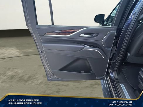 Used 2022 Cadillac Escalade ESV Premium Luxury AWD/4WD image 24