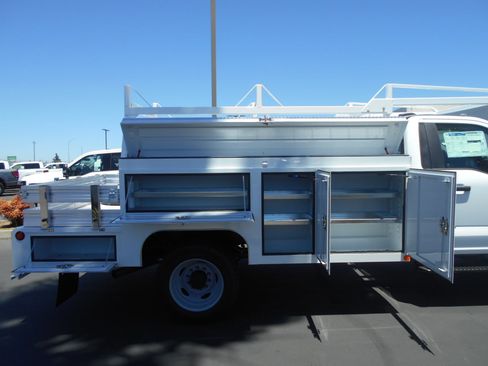 Used 2024 Ford F550 4x4 Regular Cab Super Duty image 37