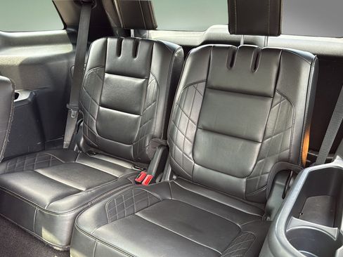Used 2018 Ford Explorer Platinum AWD/4WD image 19