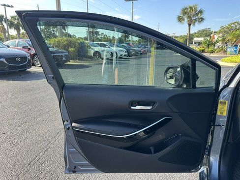 Used 2021 Toyota Corolla XSE image 38