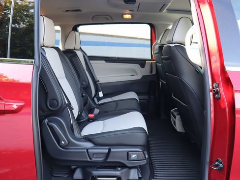 Certified 2026 Honda Odyssey Elite image 14