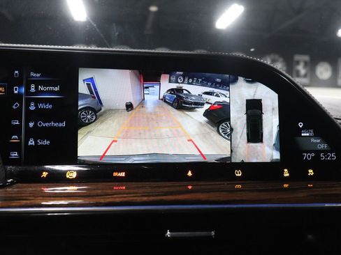 Used 2022 Cadillac Escalade ESV Premium Luxury w/ Performance Package image 14