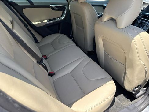 Used 2018 Volvo V60 T5 Dynamic w/ Vision Package FWD image 41