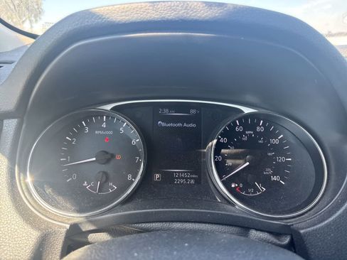 Used 2016 Nissan Rogue S w/ S Family Package image 18