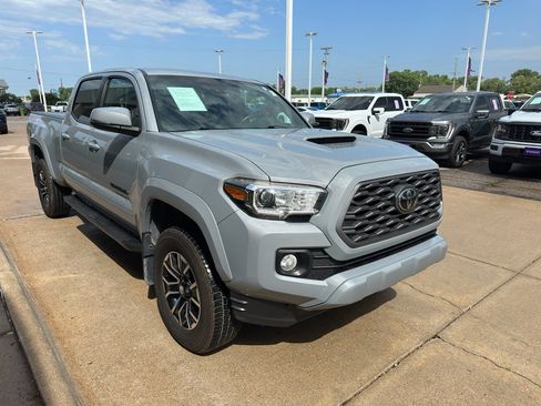Used 2021 Toyota Tacoma TRD Sport AWD/4WD image 2