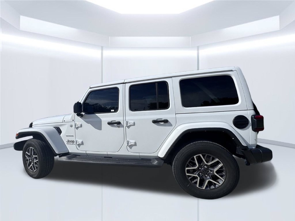Used 2024 Jeep Wrangler Unlimited Sahara AWD/4WD image 10
