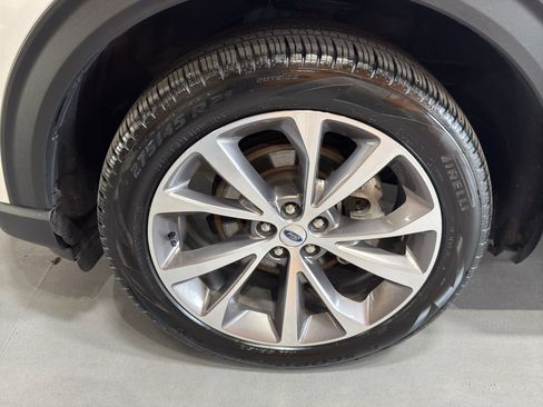 Used 2025 Ford Explorer Platinum w/ Ultimate Package AWD/4WD image 9