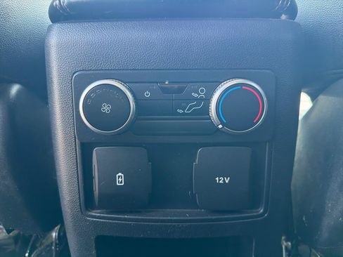 Used 2021 Ford Explorer XLT w/ Equipment Group 202A AWD/4WD image 14