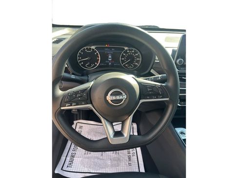 Used 2025 Nissan Altima 2.5 SV FWD image 8
