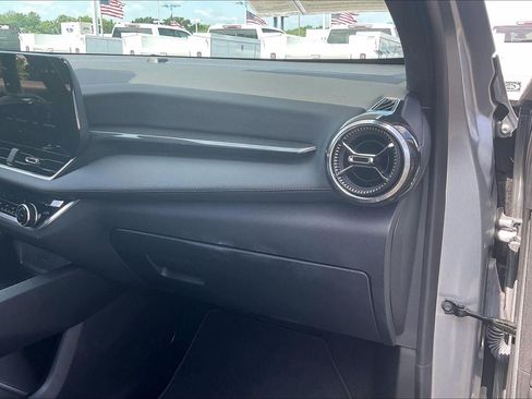 Used 2026 Chevrolet Equinox LT FWD image 16