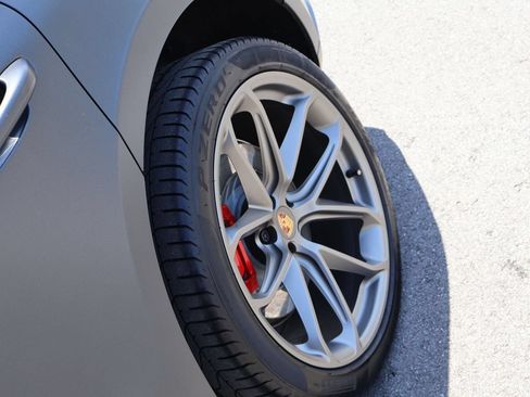 Certified 2025 Porsche Macan GTS AWD/4WD image 38