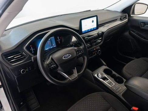 Used 2025 Ford Escape Active AWD/4WD image 3