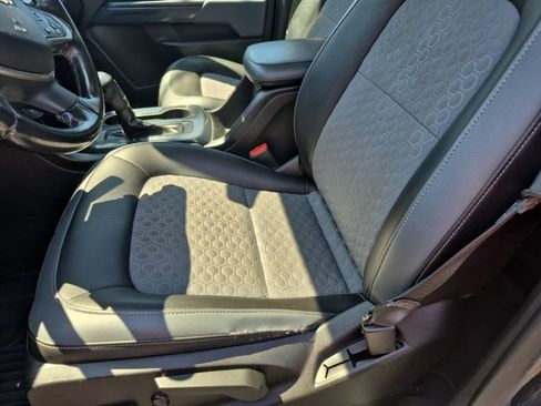 Used 2017 Chevrolet Colorado Z71 AWD/4WD image 12
